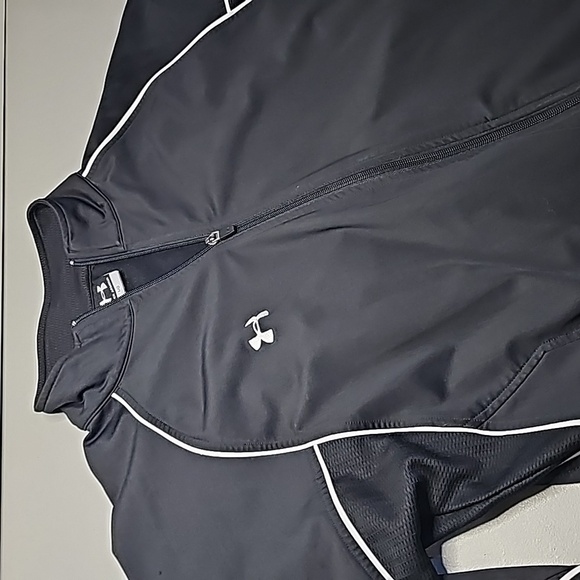 UNDER Armour medium black zip up jacket - Picture 5 of 7